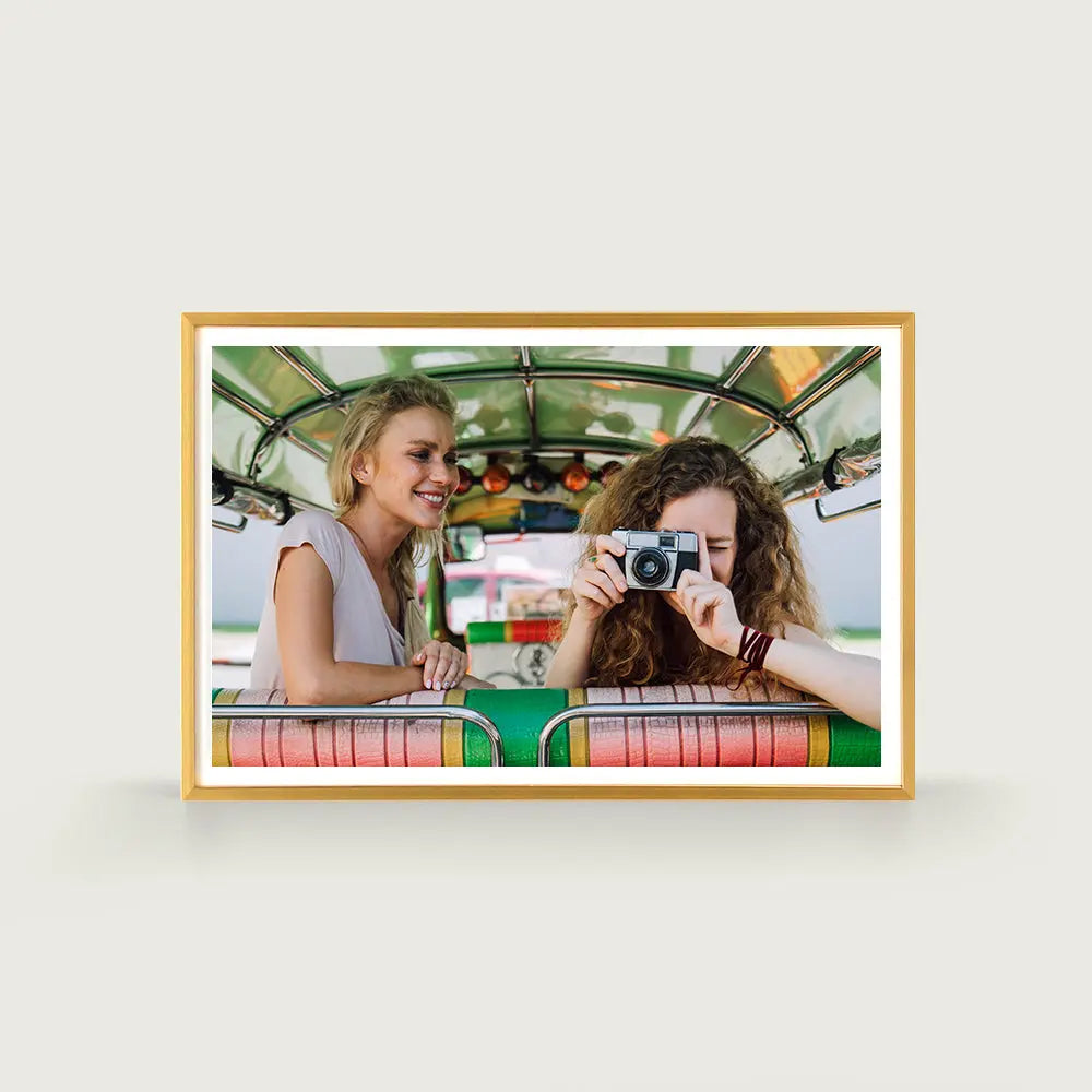 Pinpin Digital Picture Frame - WiFi Enabled with Gold Aluminum Trim PinturaLife