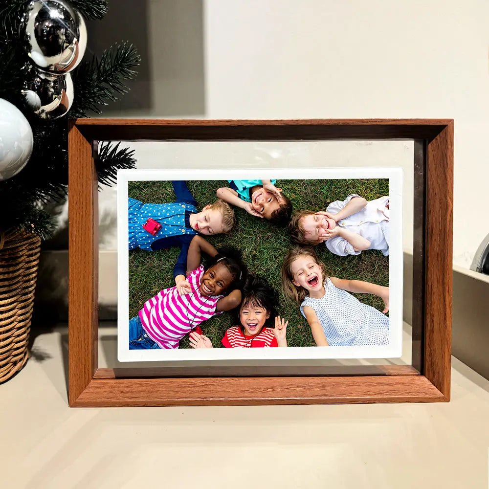 Walnut WiFi Picture Frame: Pinpin HD Digital Displays PinturaLife